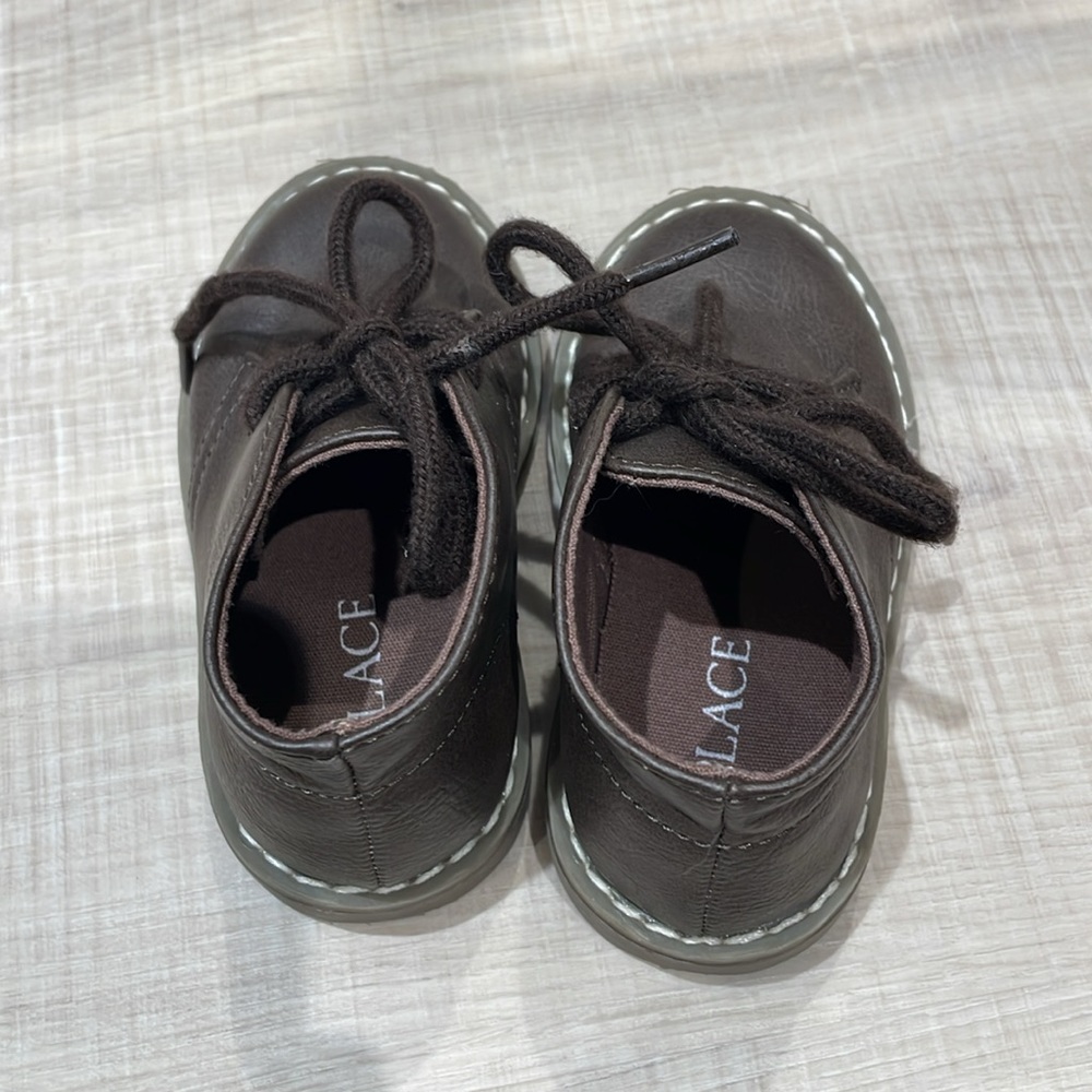 Toddler size 6 Brown faux leather boot shoes - Picture 5 of 6